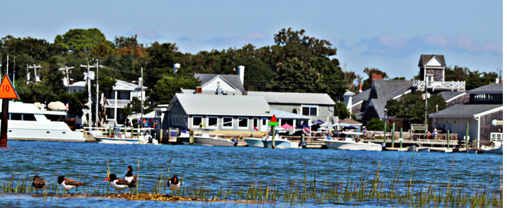 beautiful view of lakeside houses